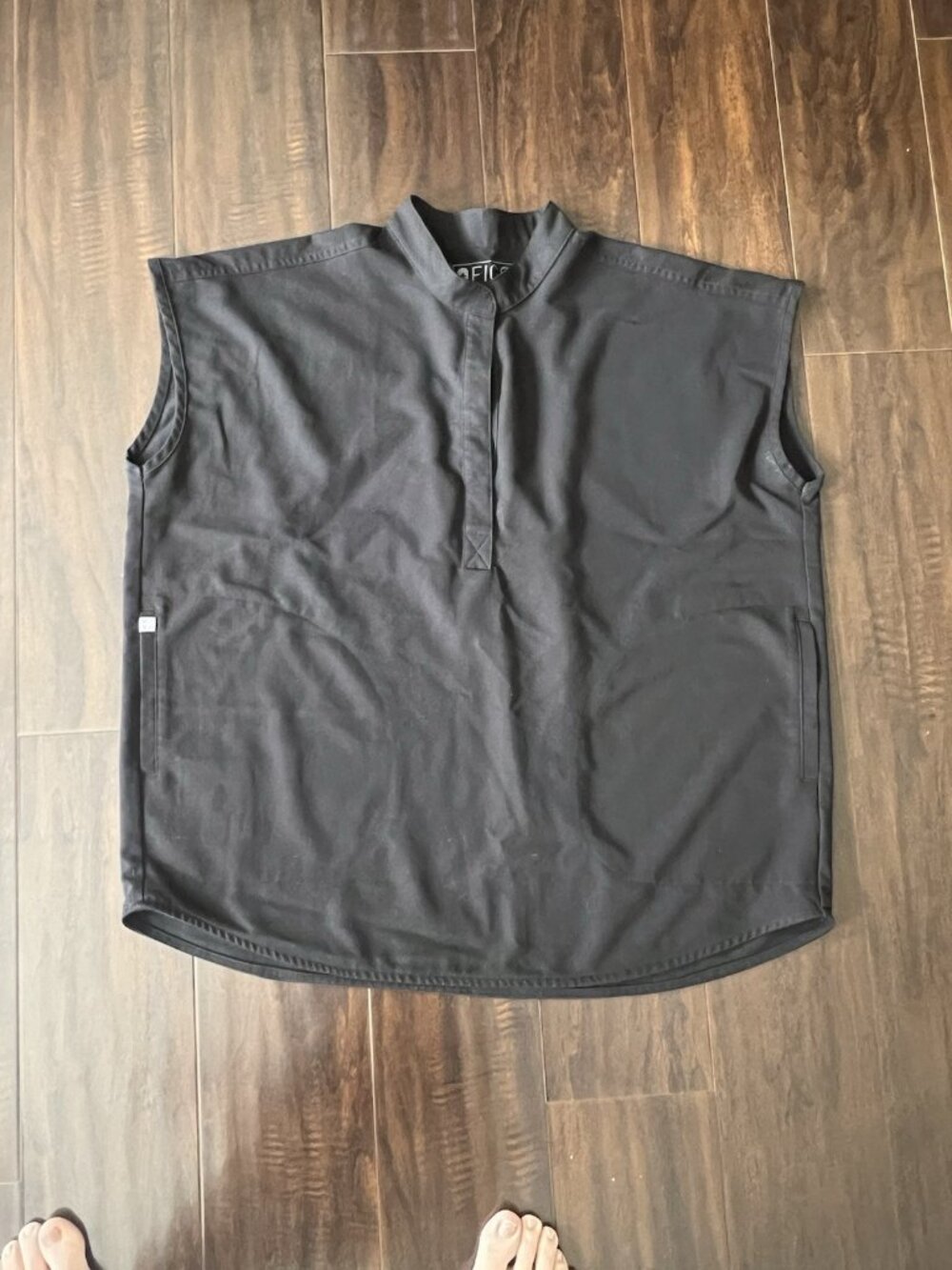 FIGS Technical Collection Women’s  Black Scrub Top Size M Sleeveless